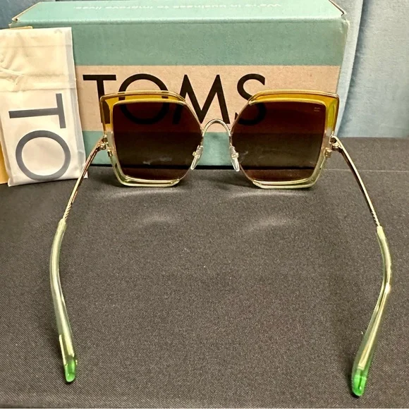 Brand New TOMS “Tulum” Bright Gold Laminate Gradient Brown Oversized Sunglasses - Picture 2 of 8